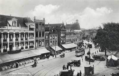 2645 Gezicht op het Vredenburg te Utrecht.